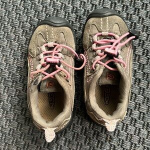 Keen size 9us (small kids) hiking shoes